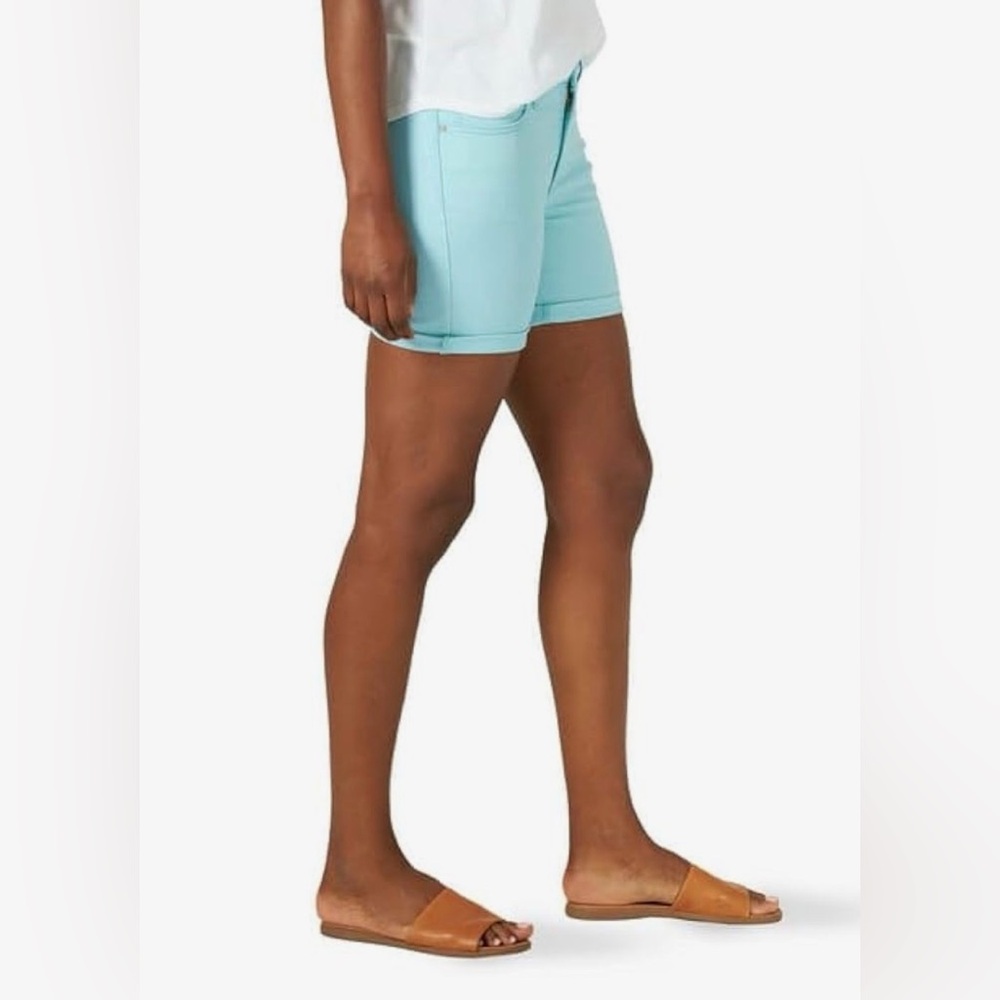 Lee Women's Light Turquoise Denim Midrise 5" Cuffed Short Size 12M - Picture 3 of 10